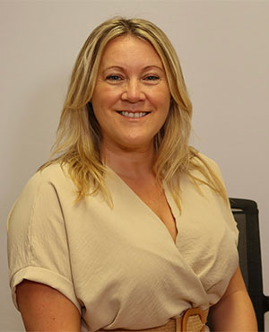 Erika-Dewis.jpg